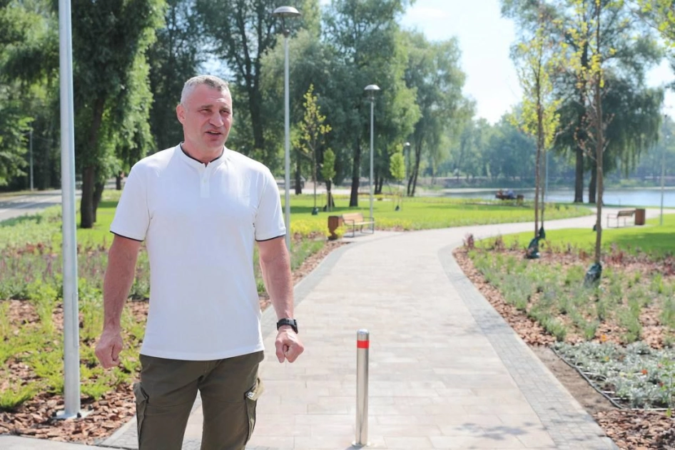 На Оболоні відкрили Вільнюський сквер і місток: новий простір для відпочинку в Києві - 2