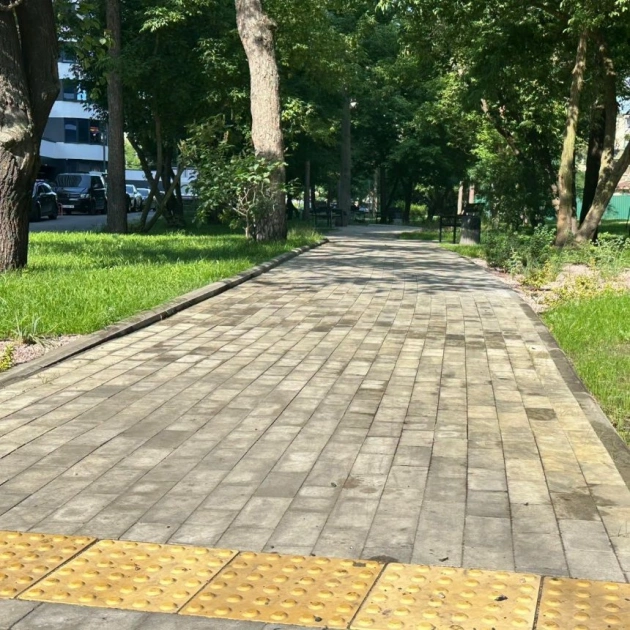 На Воскресенці у Києві оновили кишеньковий сквер: що змінилося після реконструкції - 4
