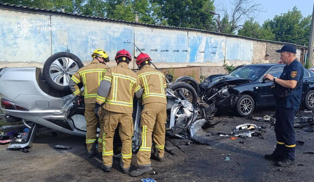 Ранкова ДТП у Подільському районі Києва: загинула жінка, четверо постраждалих - 1