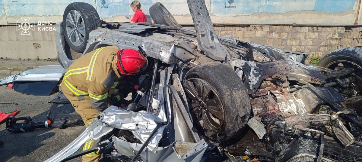 У Києві сталася масштабна ДТП за участю чотирьох авто: є загибла та четверо постраждалих - 3