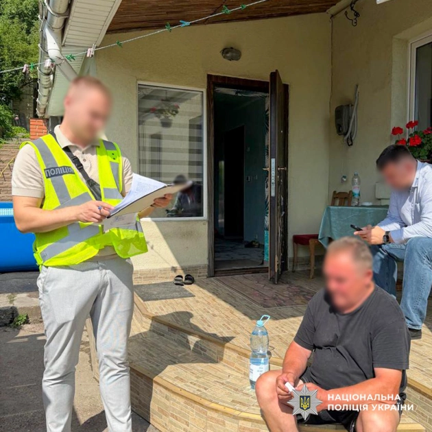 У Києві ексчиновник пропонував «бронь» і зняття з розшуку за тисячі доларів - 1