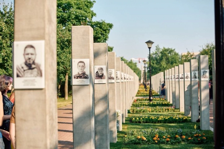 Родини загиблих захисників вимагають демонтувати Алею Героїв у Деснянському районі - 1