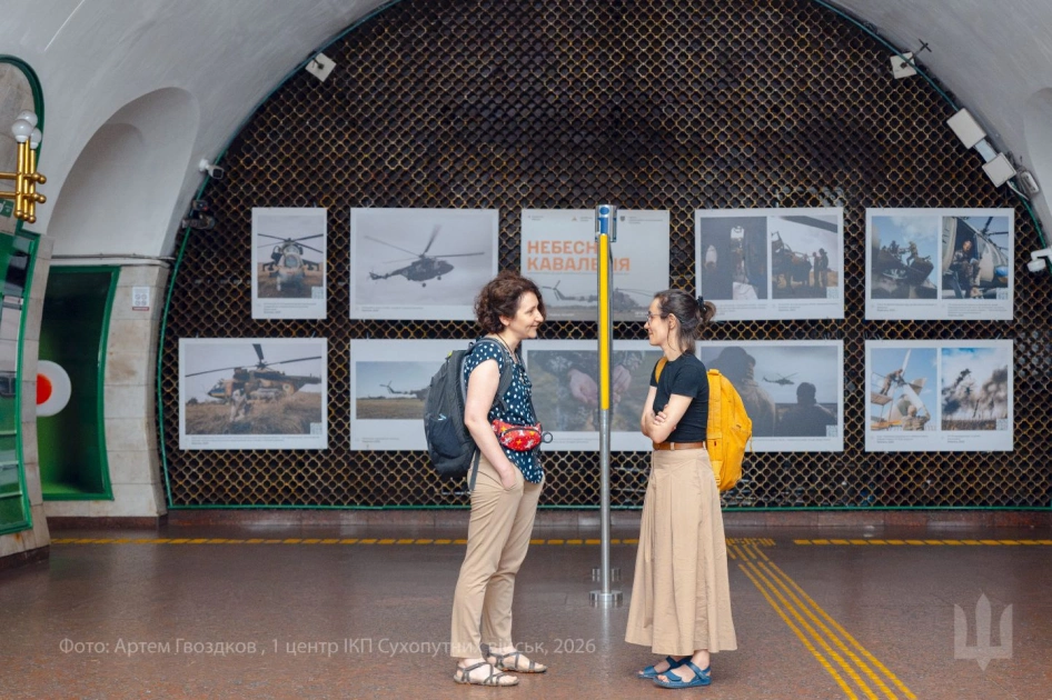 На станції метро «Площа Українських Героїв» відкрили фотовиставку про захисників неба - 1