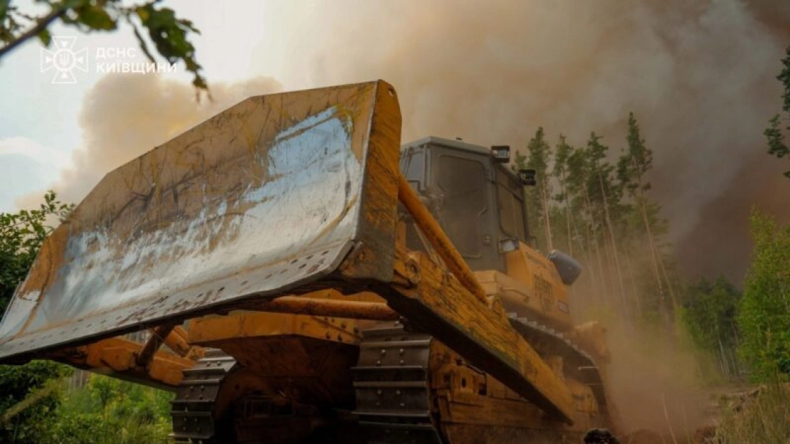 У Чорнобильській зоні загасили 130 гектарів лісу, боротьба з пожежами триває - 1