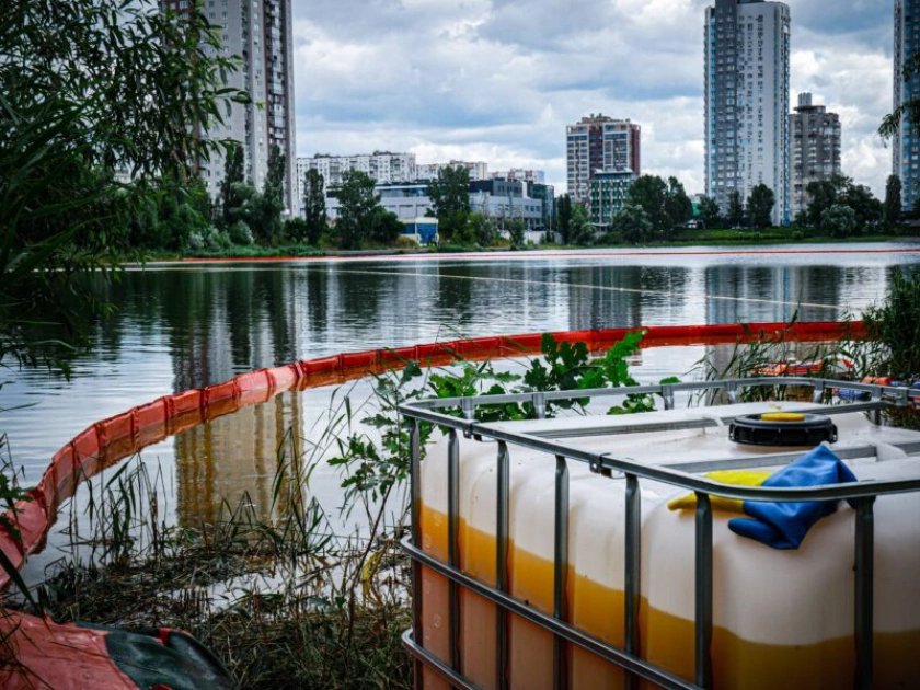 Озеро Кирилівське після атаки РФ: із водойми вже відкачали 65 тонн нафти - 2