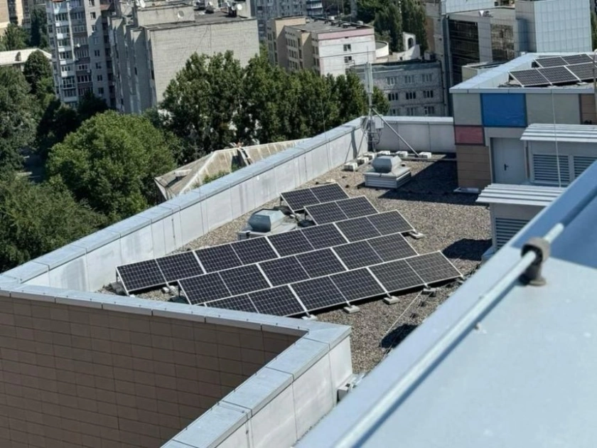 «Охматдит» у Києві запустив сонячну електростанцію: лікарня отримала захист від блекаутів - 1