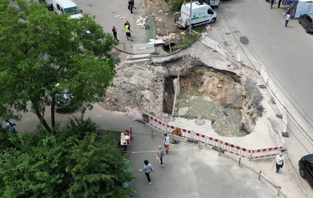 У Києві демонтували МАФи, які блокували ремонт водомереж на Теремках-1 - 1