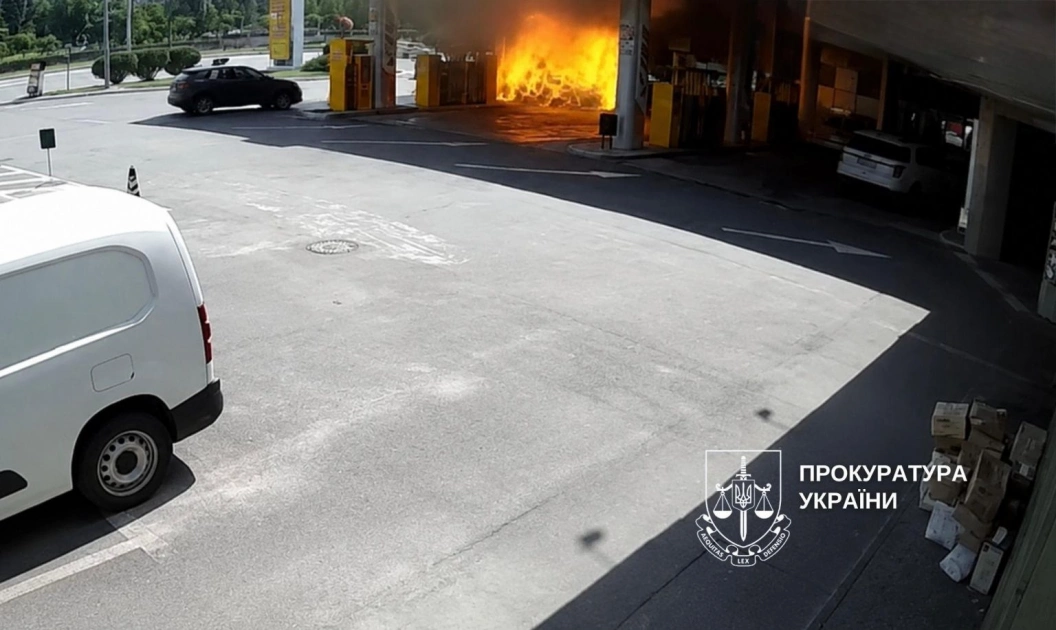 Водія Audi, який влетів у АЗС на Броварському проспекті та загубив брата, засудили - 2
