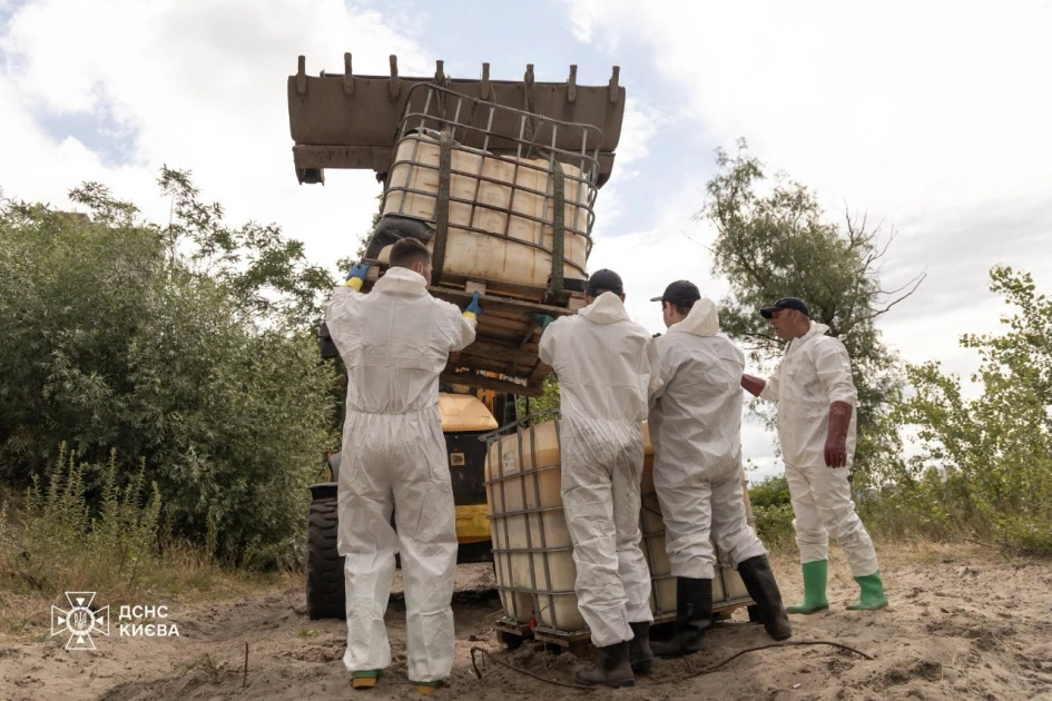 На Кирилівському озері в Києві триває ліквідація забруднення нафтопродуктами після обстрілу - 2