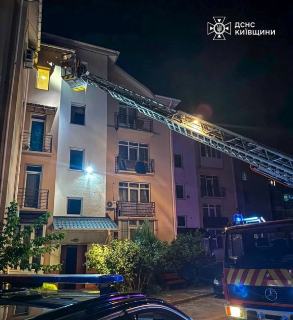 У Гостомелі рятувальники через вікно врятували 9-річну дитину із замкненої квартири - 1