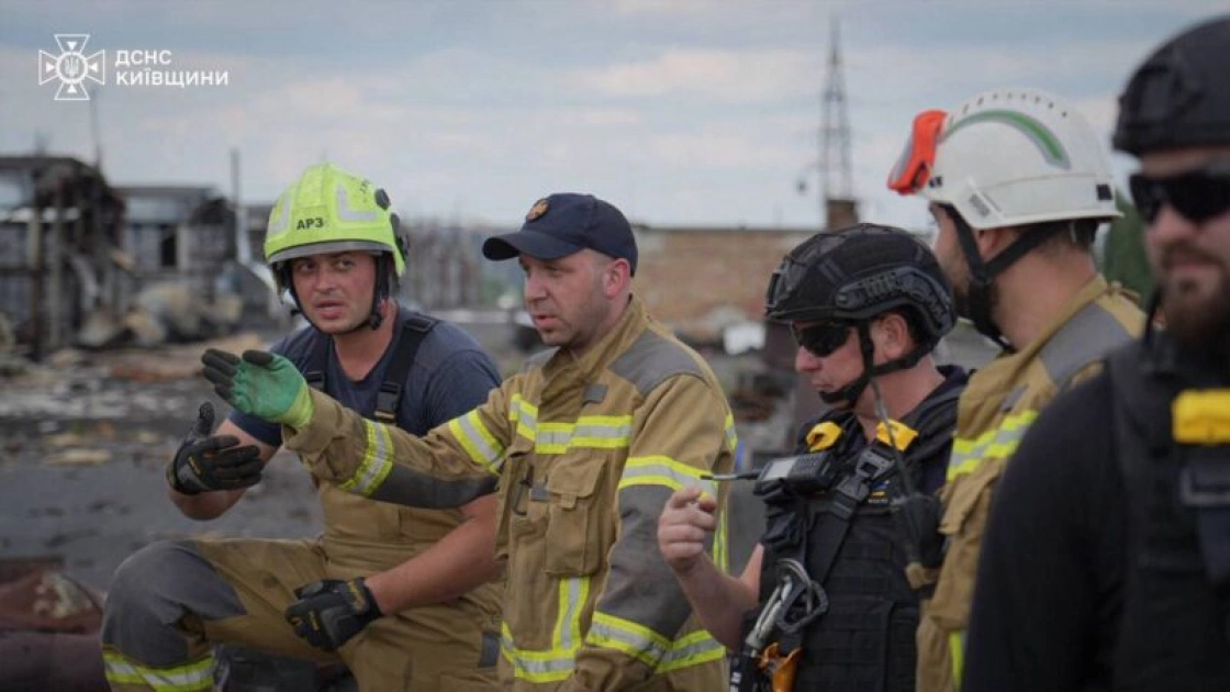 У Вишневому верхолази підняли саперів на дахи для розмінування пошкоджених будівель - 3