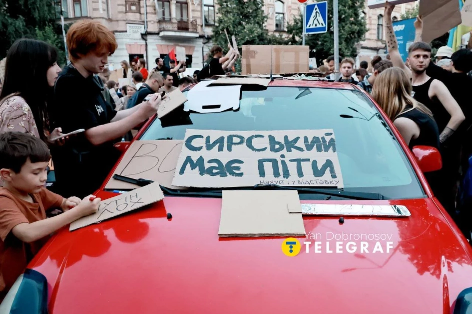 Зеленський обговорив із Федоровим і Сирським зміни в армії після протестів - 8