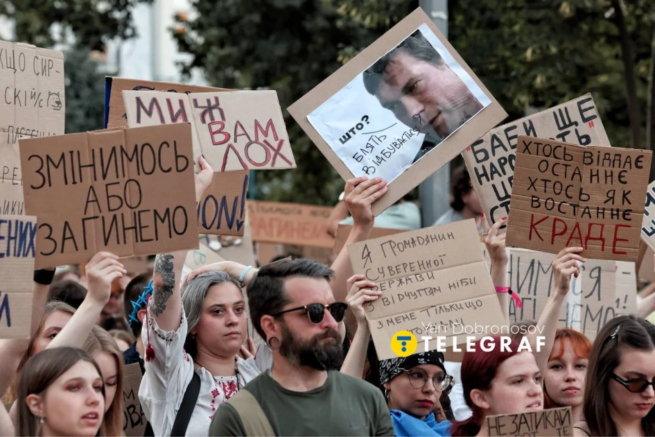 Зеленський обговорив із Федоровим і Сирським зміни в армії після протестів - 3