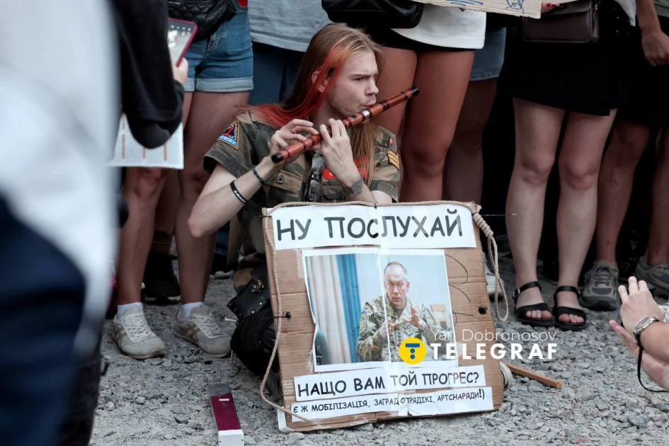 Зеленський обговорив із Федоровим і Сирським зміни в армії після протестів - 7
