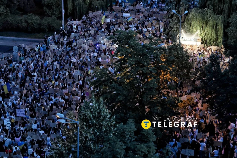 Зеленський обговорив із Федоровим і Сирським зміни в армії після протестів - 1