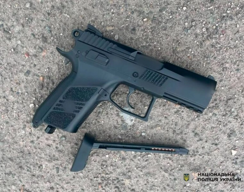 На Оболоні чоловік відкрив стрілянину в супермаркеті: поліція затримала зловмисника - 2
