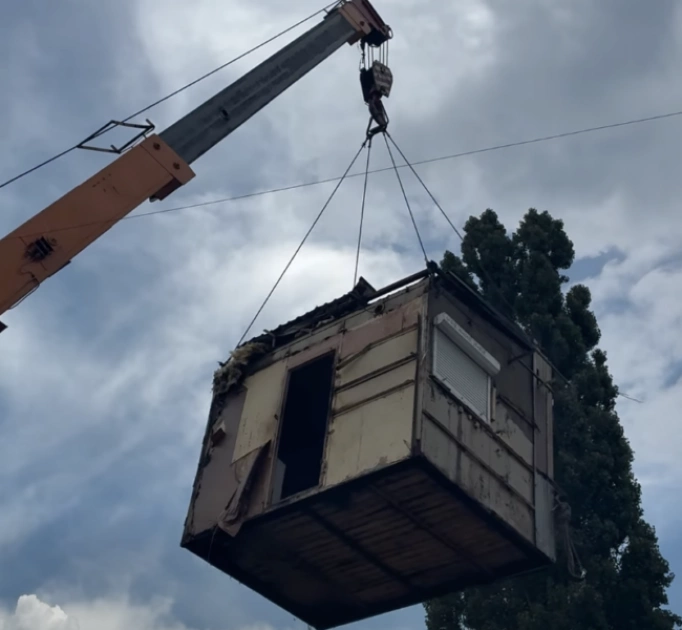 Біля метро «Іподром» у Києві демонтували п'ять МАФів: чому прибрали торгові точки - 2