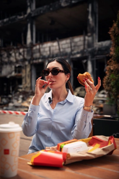 Лора Лумер відвідала McDonald’s на Лук’янівці та змінила ставлення до України - 1