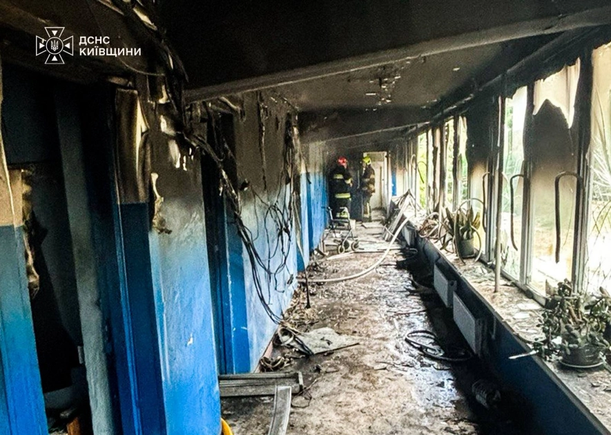 Пожежа спалахнула в центрі для бездомних на Київщині - евакуювали 40 людей - 7