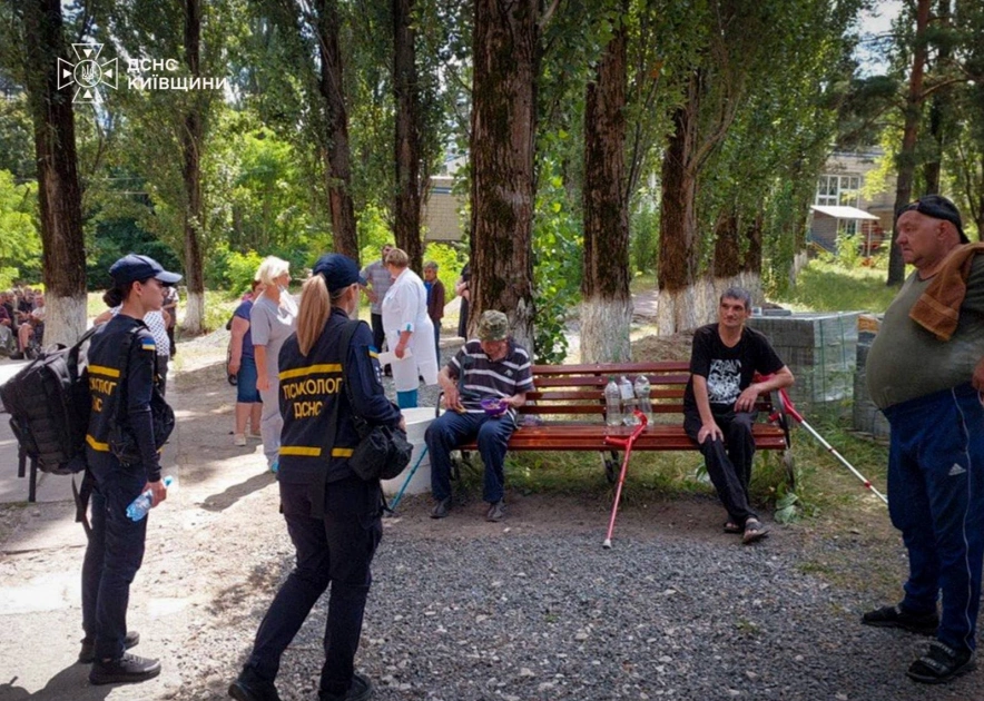 Пожежа спалахнула в центрі для бездомних на Київщині - евакуювали 40 людей - 4