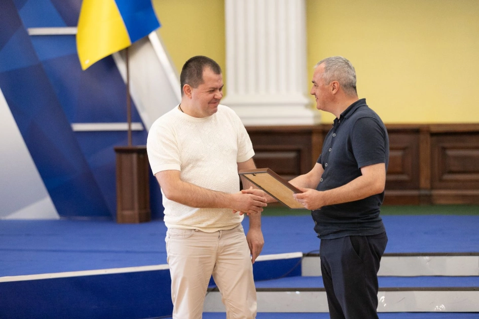 У Києві нагородили 42 працівників торгівлі - від продавців до керівників мереж - 6