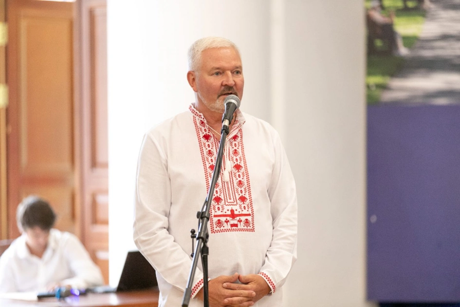У Києві нагородили 42 працівників торгівлі - від продавців до керівників мереж - 8