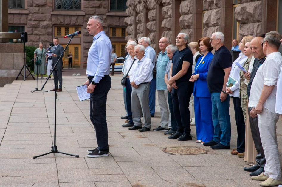 За 13 місяців до незалежності: у Києві відзначили річницю підняття синьо-жовтого прапора - 4