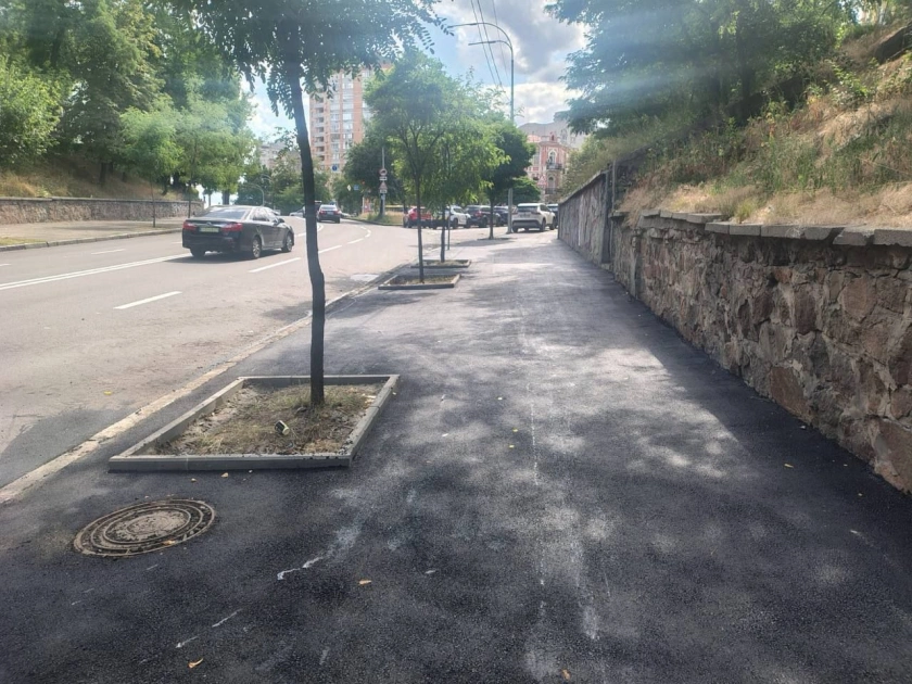 У Шевченківському районі Києва відремонтували тротуар та оновлюють підземний перехід - 2